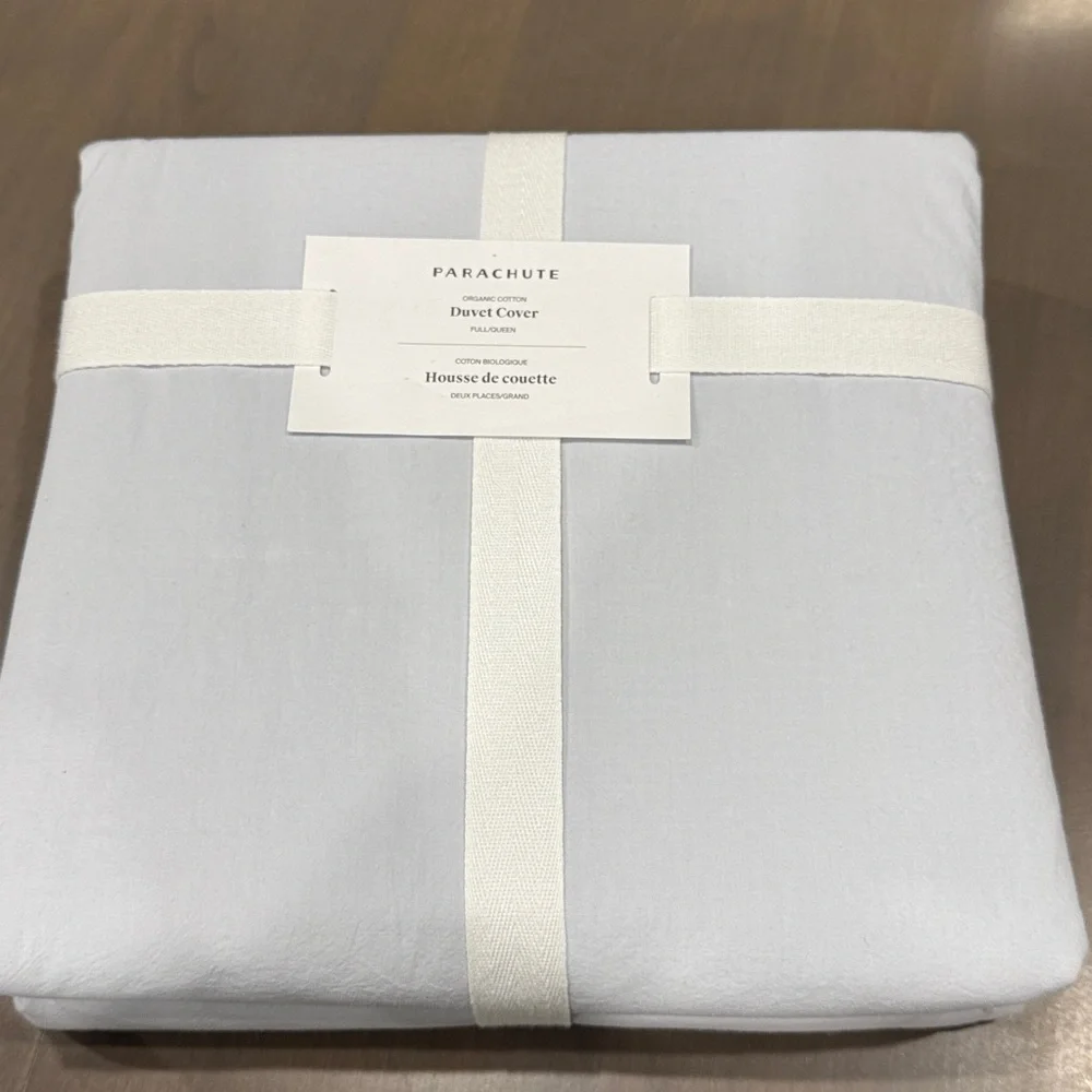 Parachute NWT Queen Size Organic Cotton Duvet Cover in Sky color